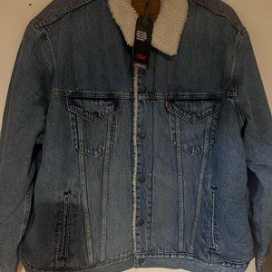 FABULOUS Mens Levi Trucker Jacket w/Sherpa Lining  NWT!